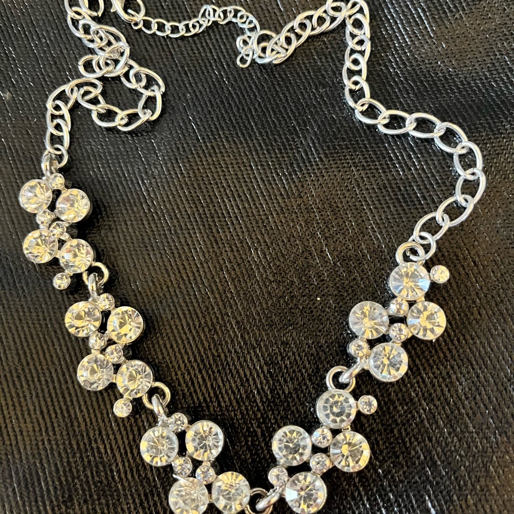 Beautiful Rhinestone necklace 22” - Picture 2 of 9